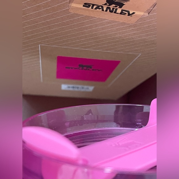 Stanley Quencher H2.0 FlowState 40 oz Tumbler Pink STARBUCKS- Smudges to Lid NEW - Picture 8 of 12